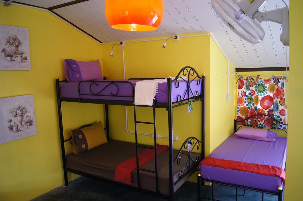 Dorm Des Fleurs Hostel Khao Lak Chambre photo